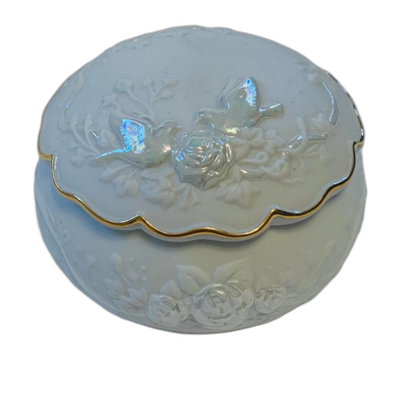 The San Francisco Music Box Co- Musical Jewelry Box, White - Picture 4 of 8